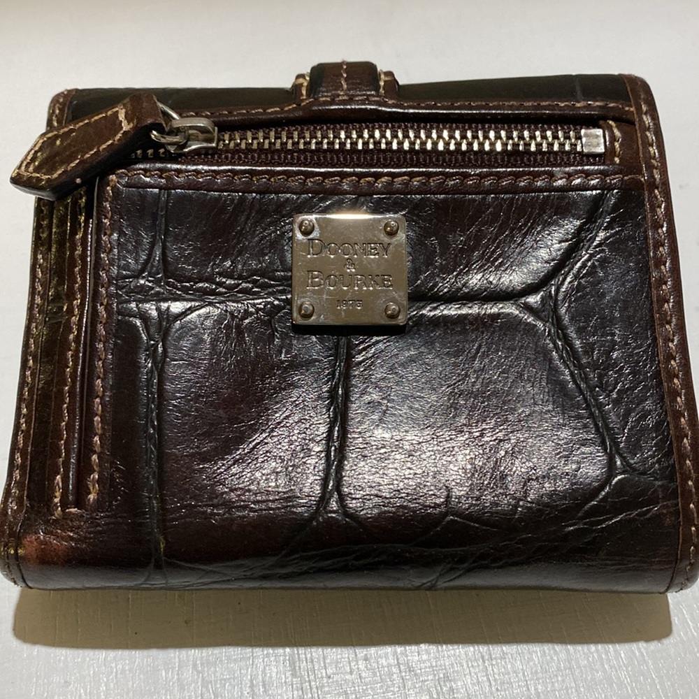 DOONEY & BOURKE Brown Croc Embossed Trifold Leather Wallet - Picture 7 of 10